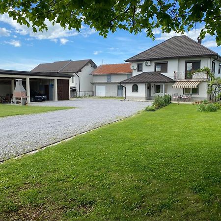 Villa Kuca Za Odmor Tarik Cazin Esterno foto